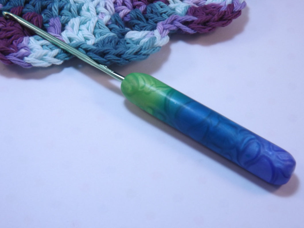 Green to Blue Ombre' With Shell Design Crochet Hook